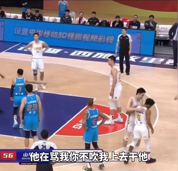 被庫克罵毛了？高詩(shī)巖對裁判說(shuō)：他再罵我你不吹，我就上去干他?。ǜ咴?shī)巖對新疆）